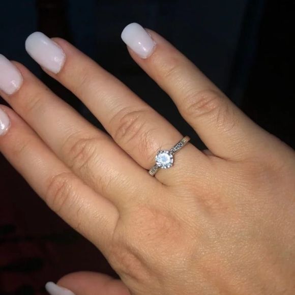 925 Sterling Silver Ring with Cubic Zirconia Class - Picture 3 of 4